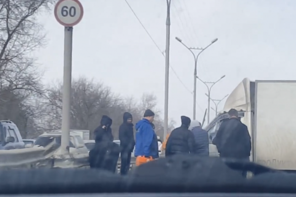 Водитель грузовика был доставлен в больницу с сотрясением Водитель грузовика был доставлен в больницу с сотрясением 