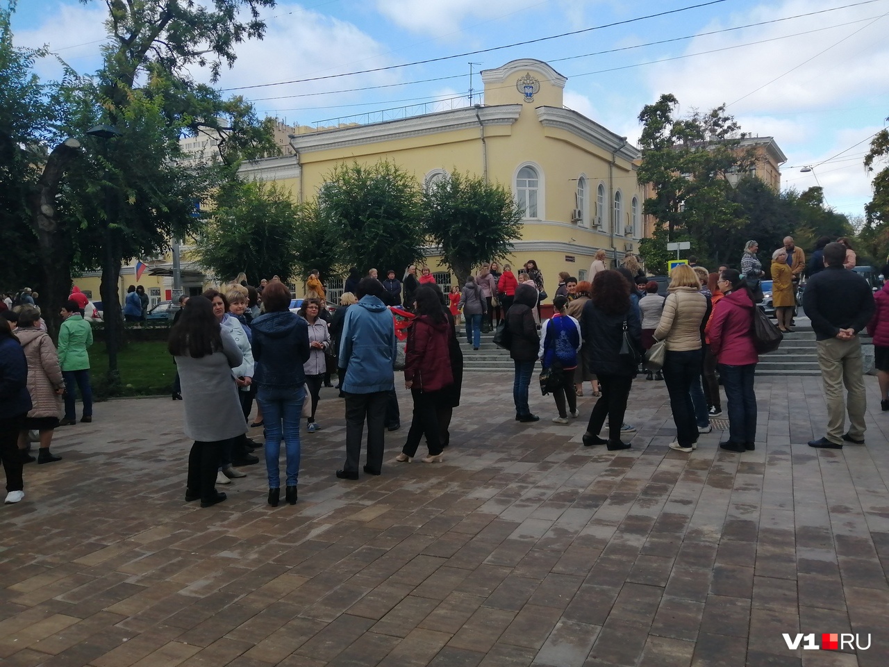 Волгоградский последний новости. Волгоградстат сотрудники. Волгоградстат новости. Старое здание Волгоград стата. Волгоградстат фото здания.