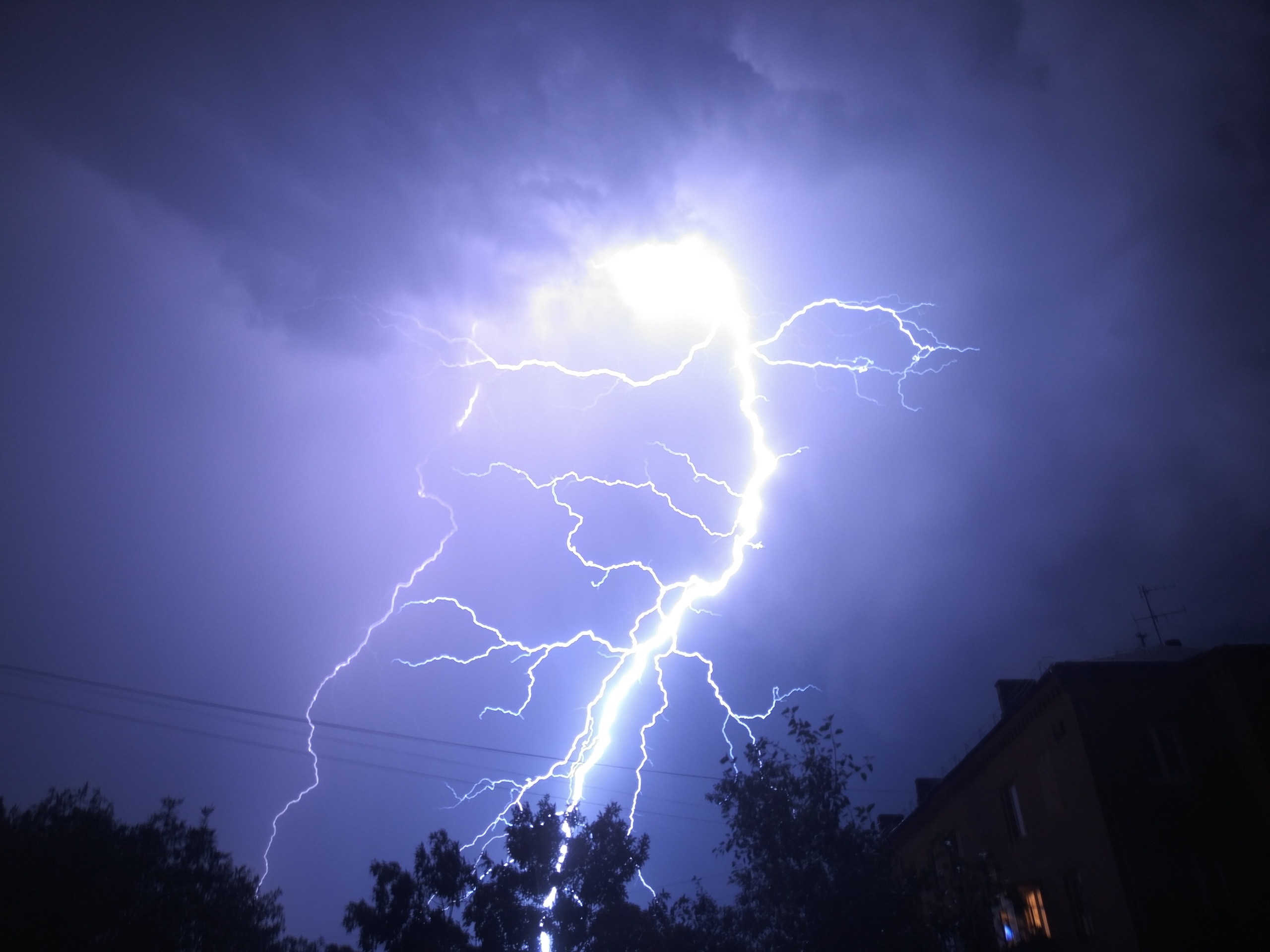 Во время сильной грозы