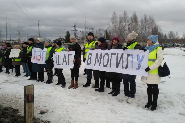 Пикет длился час — с 12:30 до 13:30 Пикет длился час — с 12:30 до 13:30