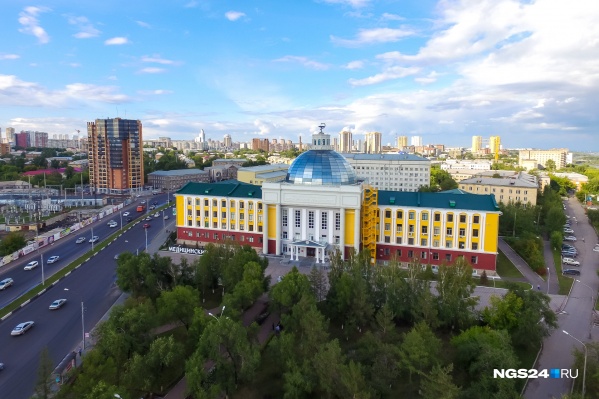 Ректор продолжает работу после новости о том, что его подозревают в хищении на строительстве купола Ректор продолжает работу после новости о том, что его подозревают в хищении на строительстве купола