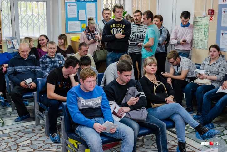 Сдать кровь для пострадавшего коллеги приехало больше 30 человек Сдать кровь для пострадавшего коллеги приехало больше 30 человек