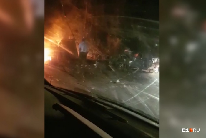 Одну из легковушек буквально разорвало Одну из легковушек буквально разорвало