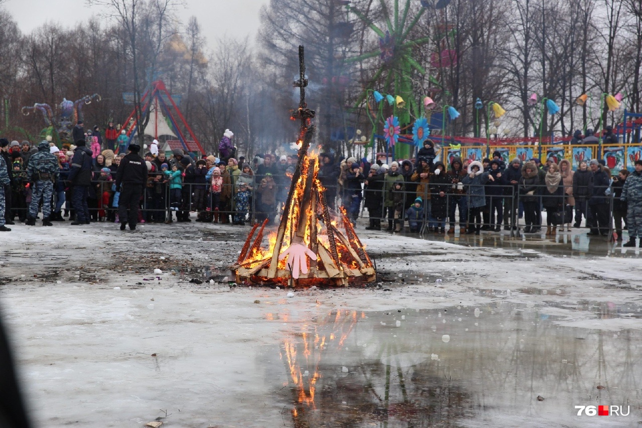 Масленица горела среди луж Масленица горела среди луж