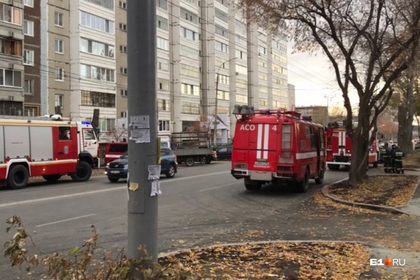 Пожар тушили семь машин Пожар тушили семь машин