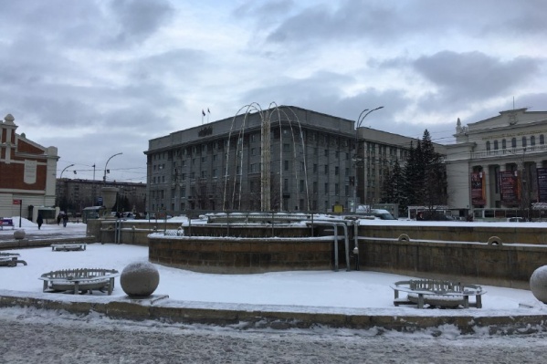 Световые фонтаны в трёх скверах Новосибирска запустят 1 декабря Световые фонтаны в трёх скверах Новосибирска запустят 1 декабря