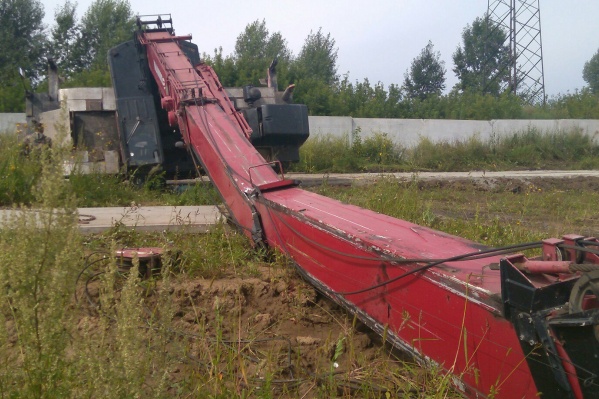 Опоры крана не выдержали Опоры крана не выдержали