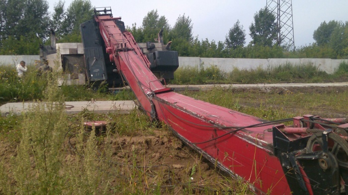 Опоры крана не выдержали Опоры крана не выдержали