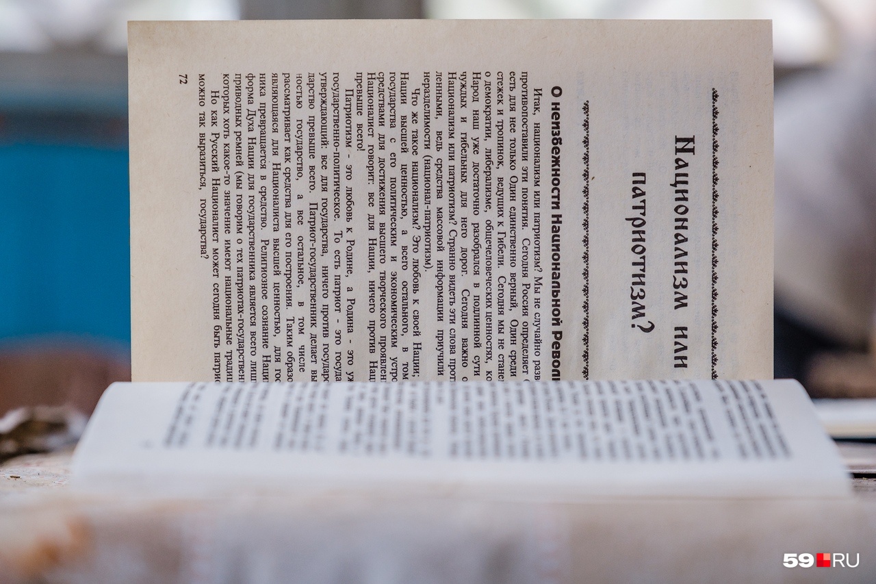 Книги в домике оказались на разные темы Книги в домике оказались на разные темы