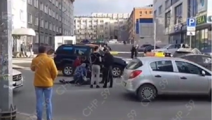 В Перми 23-летний водитель KIA Rio сбил девушку на улице Екатерининской
