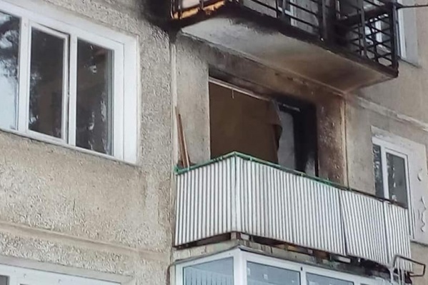 Снаряд попал в квартиру, пробив стеклопакет на балконе Снаряд попал в квартиру, пробив стеклопакет на балконе