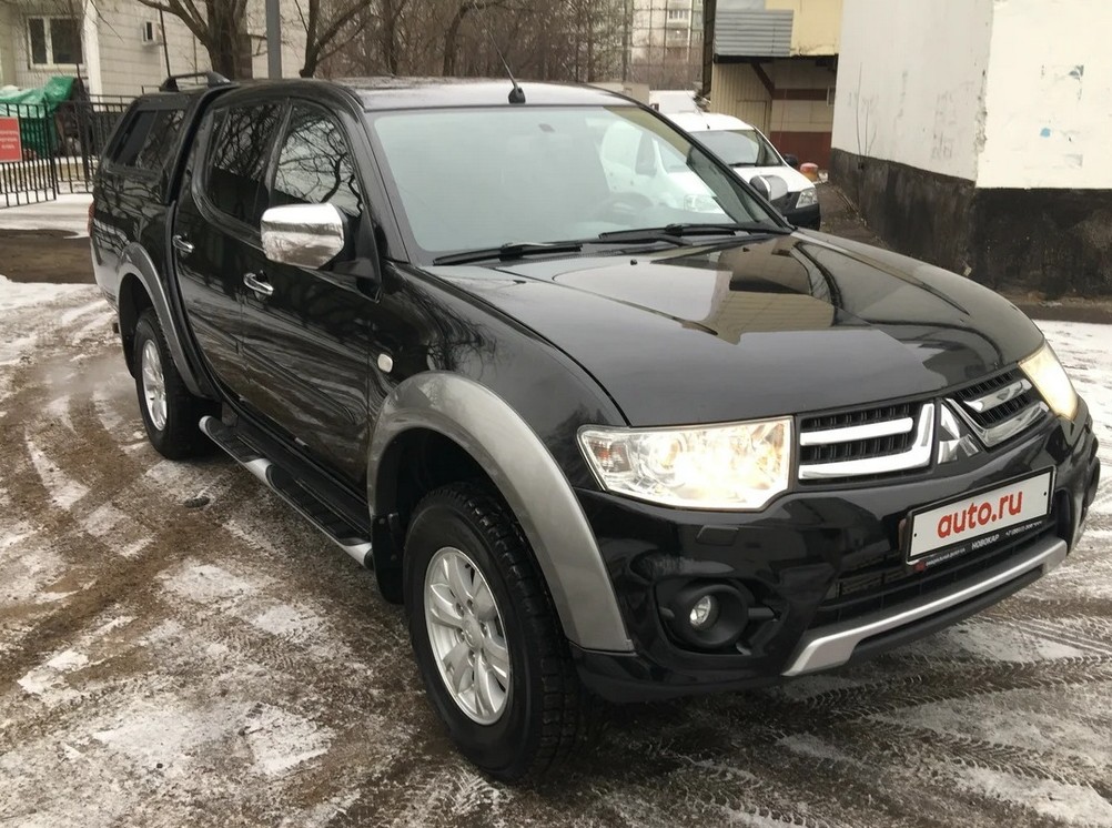 Пикап Mitsubishi L200 в качестве зимней машины имеет плюс, например позволяет возить квадроциклы и горнолыжное снаряжение Пикап Mitsubishi L200 в качестве зимней машины имеет плюс, например позволяет возить квадроциклы и горнолыжное снаряжение