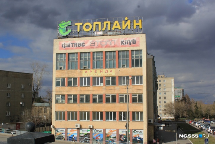 Одно из реконструируемых зданий находится на съезде у Комсомольского моста Одно из реконструируемых зданий находится на съезде у Комсомольского моста