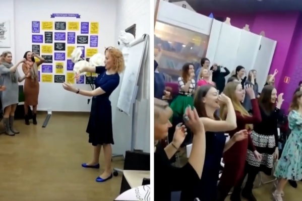 Люди делают упражнения, чтобы смеяться Люди делают упражнения, чтобы смеяться 