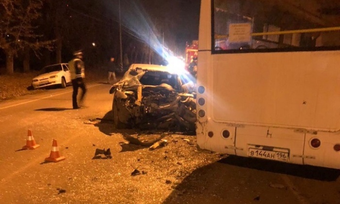 Страшное ДТП произошло вечером, когда автобус был полон пассажиров Страшное ДТП произошло вечером, когда автобус был полон пассажиров