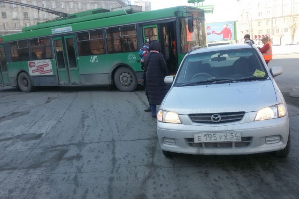 В ДТП никто не пострадал, но авария перекрыла движение по улице Станиславского В ДТП никто не пострадал, но авария перекрыла движение по улице Станиславского