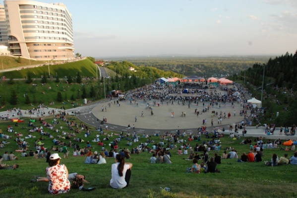 На площадке у Конгресс-холла прошёл последний летний open air На площадке у Конгресс-холла прошёл последний летний open air