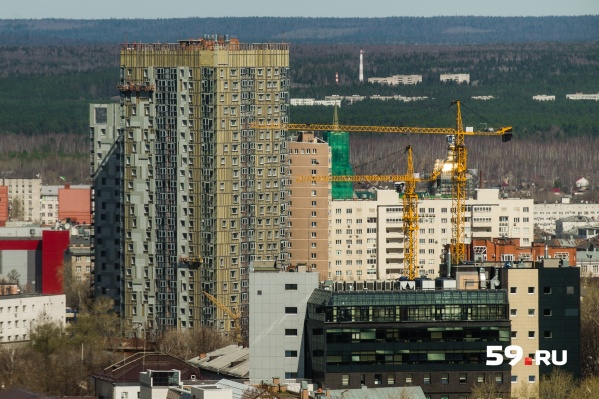 Грунт под пермскими домами, расположенными на склонах, постоянно исследуют с целью раннего выявления геологических угроз Грунт под пермскими домами, расположенными на склонах, постоянно исследуют с целью раннего выявления геологических угроз 