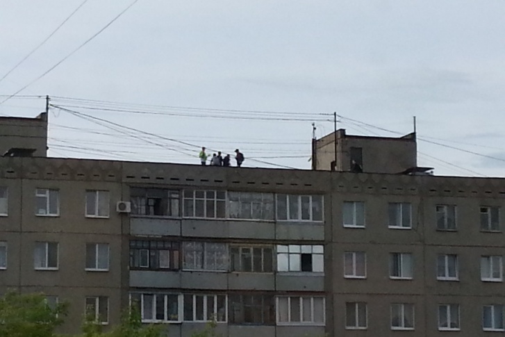 Обеспокоенные жильцы дома позвонили в службу спасения Обеспокоенные жильцы дома позвонили в службу спасения