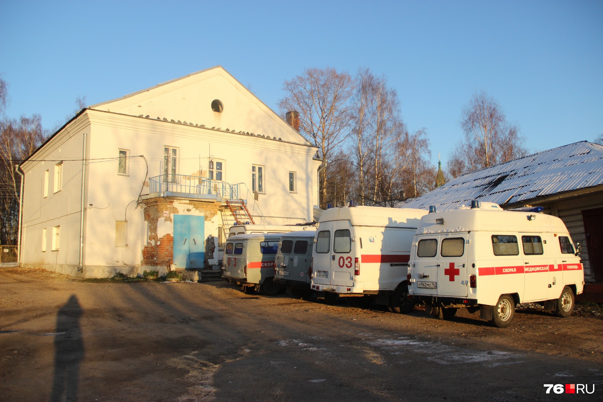 Станция скорой помощи соседствует с отделением сестринского ухода Тутаевской ЦРБ
