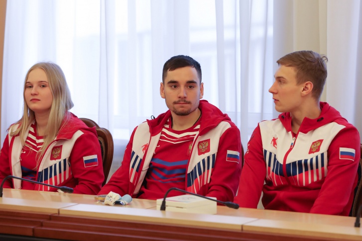 Красноярским чемпионам и призёрам Универсиады пообещали выплатить от 30 до 50 тысяч рублей Красноярским чемпионам и призёрам Универсиады пообещали выплатить от 30 до 50 тысяч рублей