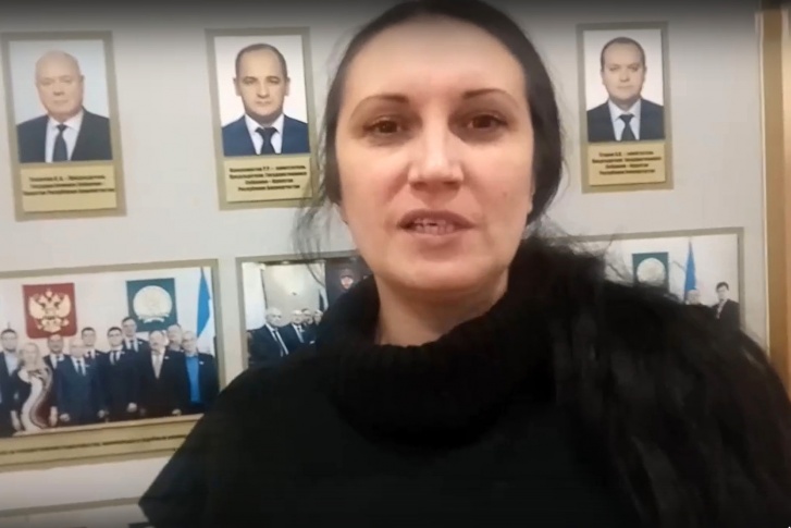 Женщина воспитывает четверых детей, среди которых один — инвалид Женщина воспитывает четверых детей, среди которых один — инвалид
