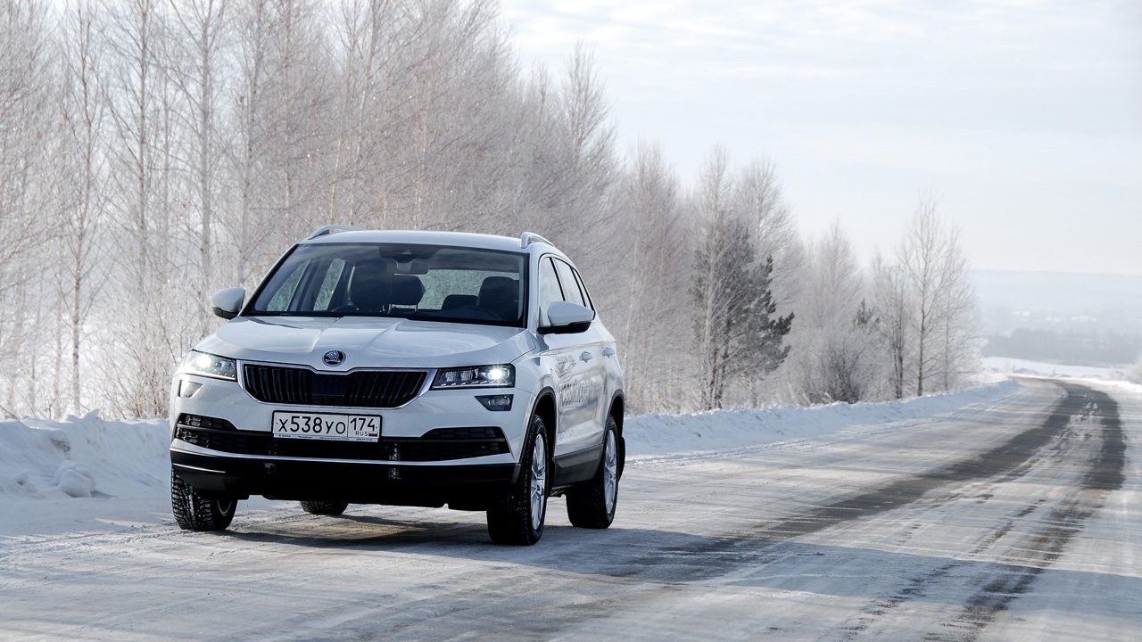 По длине Karoq на 10 сантиметров короче Tiguan, но базу срезали лишь на 4–5 сантиметров (точное значение зависит от типа задней подвески) По длине Karoq на 10 сантиметров короче Tiguan, но базу срезали лишь на 4–5 сантиметров (точное значение зависит от типа задней подвески)