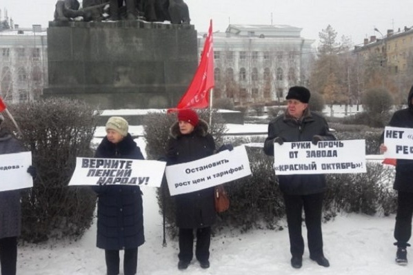 Пожилые волгоградцы около часа простояли на морозе за лучшую жизнь Пожилые волгоградцы около часа простояли на морозе за лучшую жизнь