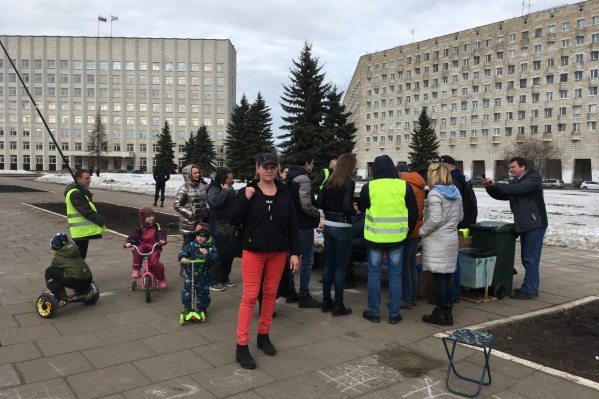 Екатерина Цветкова после судебного заседания пришла на площадь Ленина, чтобы поддержать участников бессрочной акции протеста Екатерина Цветкова после судебного заседания пришла на площадь Ленина, чтобы поддержать участников бессрочной акции протеста