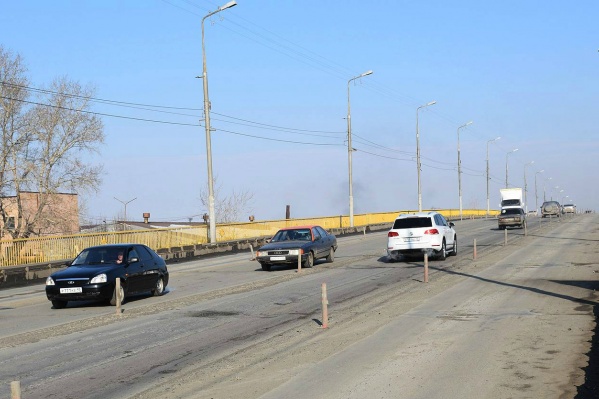 Ежедневно по мосту проезжает порядка 16 тысяч автомобилей Ежедневно по мосту проезжает порядка 16 тысяч автомобилей