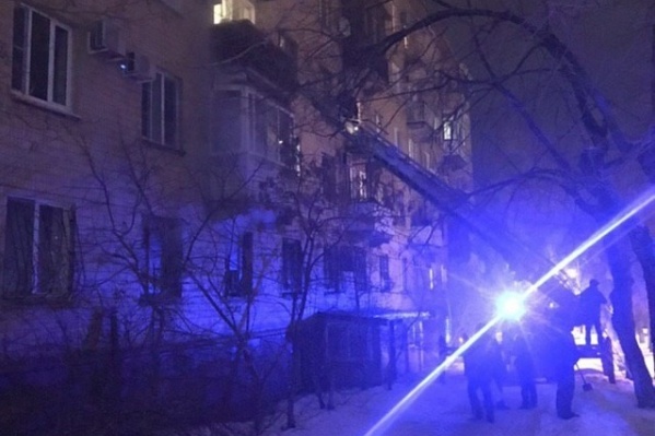Вечерний пожар поднял на уши всех жильцов пятиэтажки на улице Чуйкова Вечерний пожар поднял на уши всех жильцов пятиэтажки на улице Чуйкова 