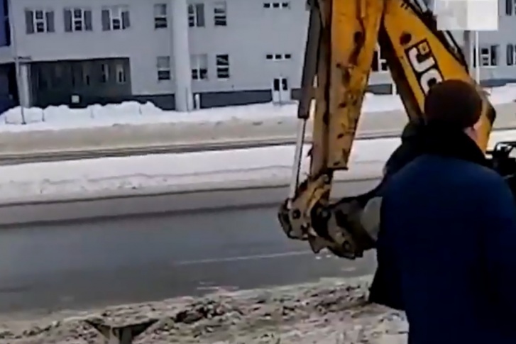 Установку ограждений на Новоградском проспекте возобновили 25 декабря Установку ограждений на Новоградском проспекте возобновили 25 декабря