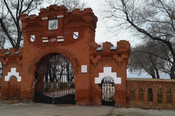 Архитектурный объект привлекает внимание туристов Архитектурный объект привлекает внимание туристов