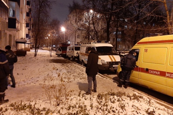 Семью спасли медики Семью спасли медики