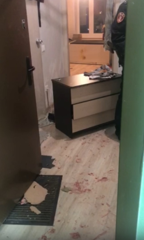 Вся квартира была в крови Вся квартира была в крови