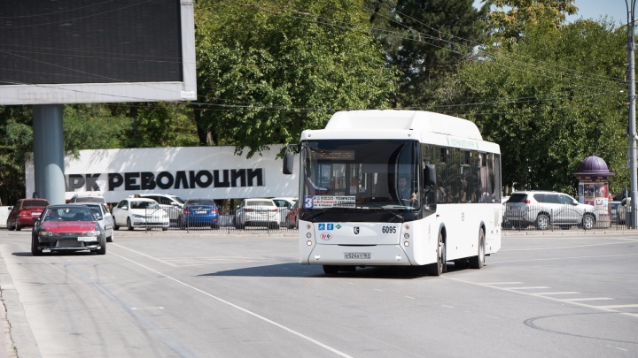 В Ростове запретили парковку в районе Театральной площади