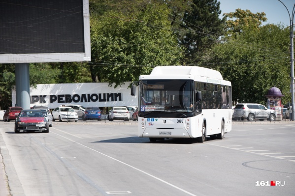 Парковку около Театральной площади запретили Парковку около Театральной площади запретили