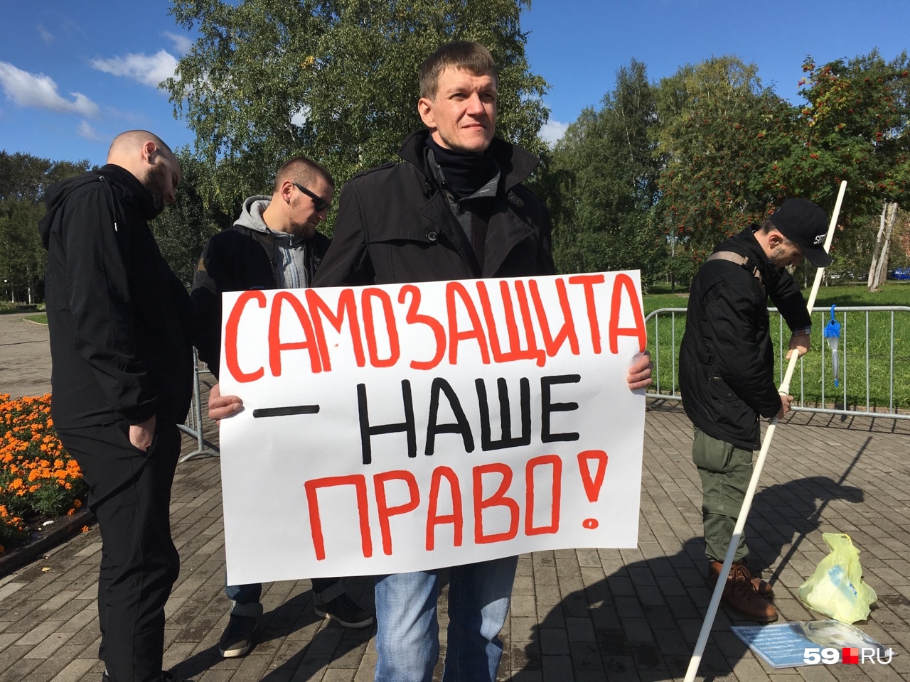 В основном на митинг пришли друзья Евгения Горячева В основном на митинг пришли друзья Евгения Горячева