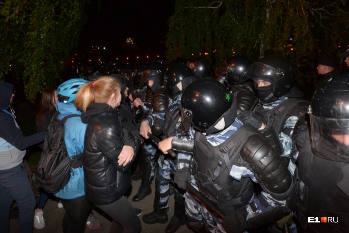 Инцидент произошел 14 мая, во второй день противостояния в сквере Инцидент произошел 14 мая, во второй день противостояния в сквере