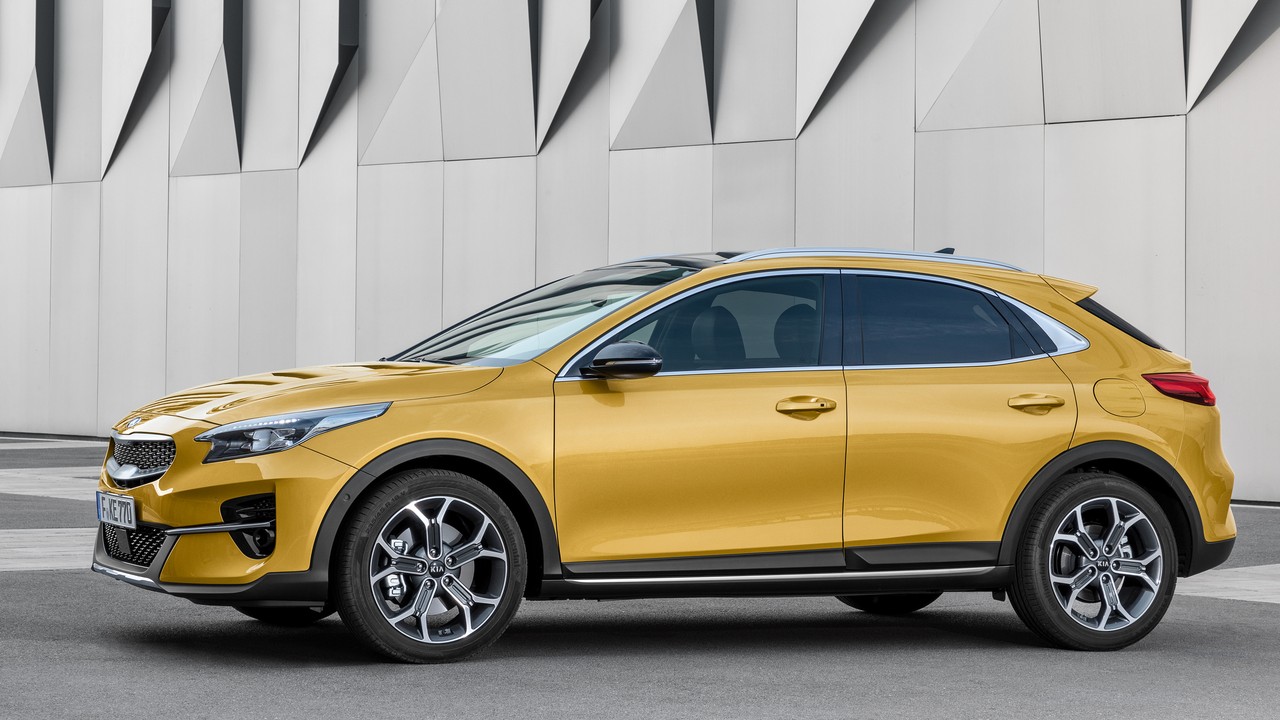 KIA XCeed — удлинённая версия Ceed с повышенным просветом KIA XCeed — удлинённая версия Ceed с повышенным просветом