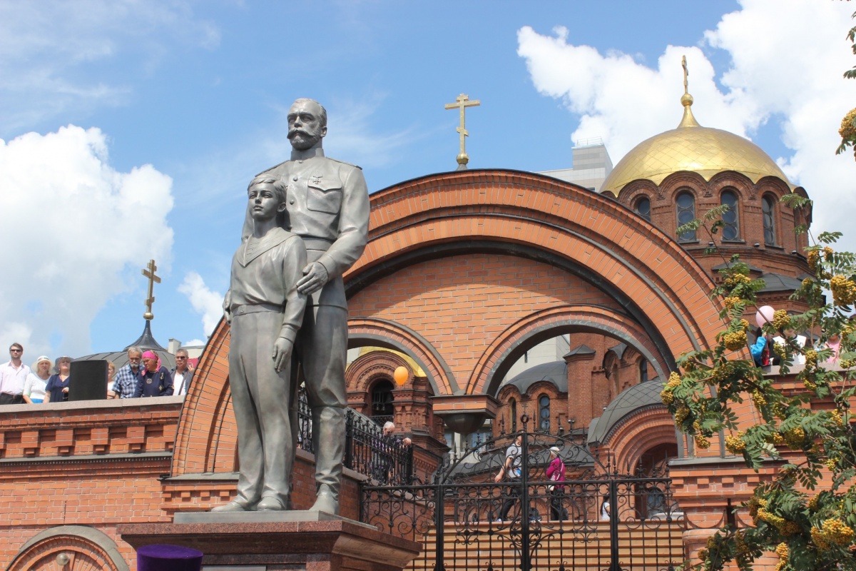 В Новосибирске открыли памятник Николаю Кровавому 