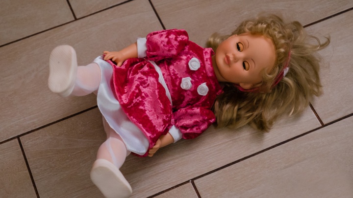 Если мальчик играет в куклы — вырастет женственным? Психолог — о том, какие игрушки подходят детям