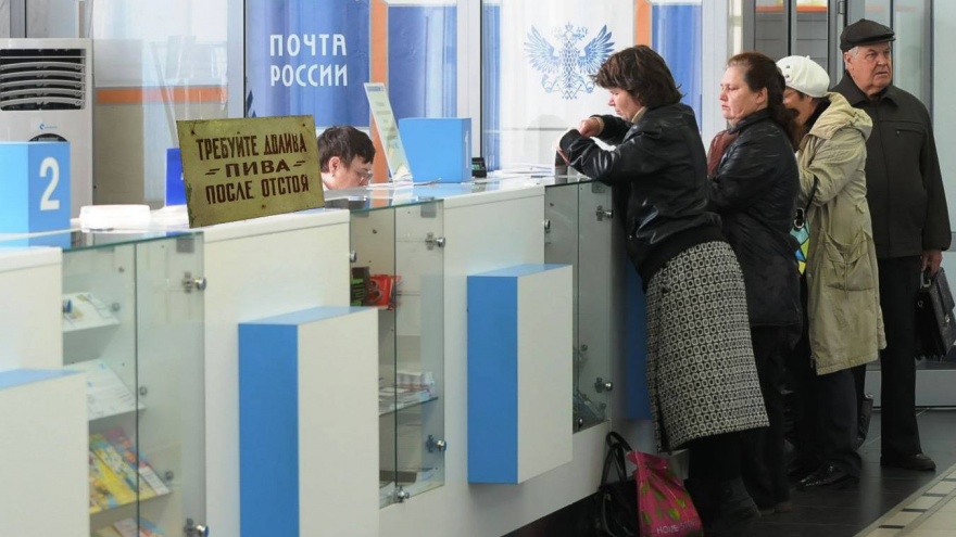 «Это я почему раньше злым был?»: собираем лучшие шутки о продаже пива на «Почте России»