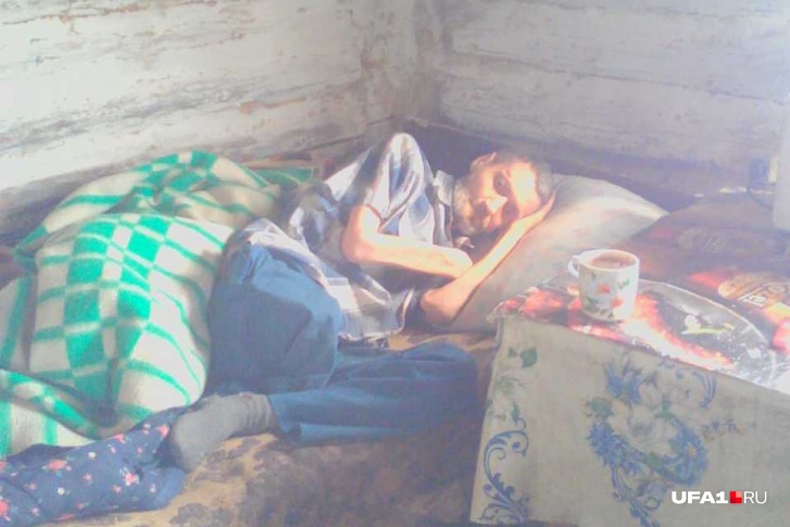 Чтобы ухаживать за инвалидом, сердобольный хозяин дома вынужден был уволиться Чтобы ухаживать за инвалидом, сердобольный хозяин дома вынужден был уволиться