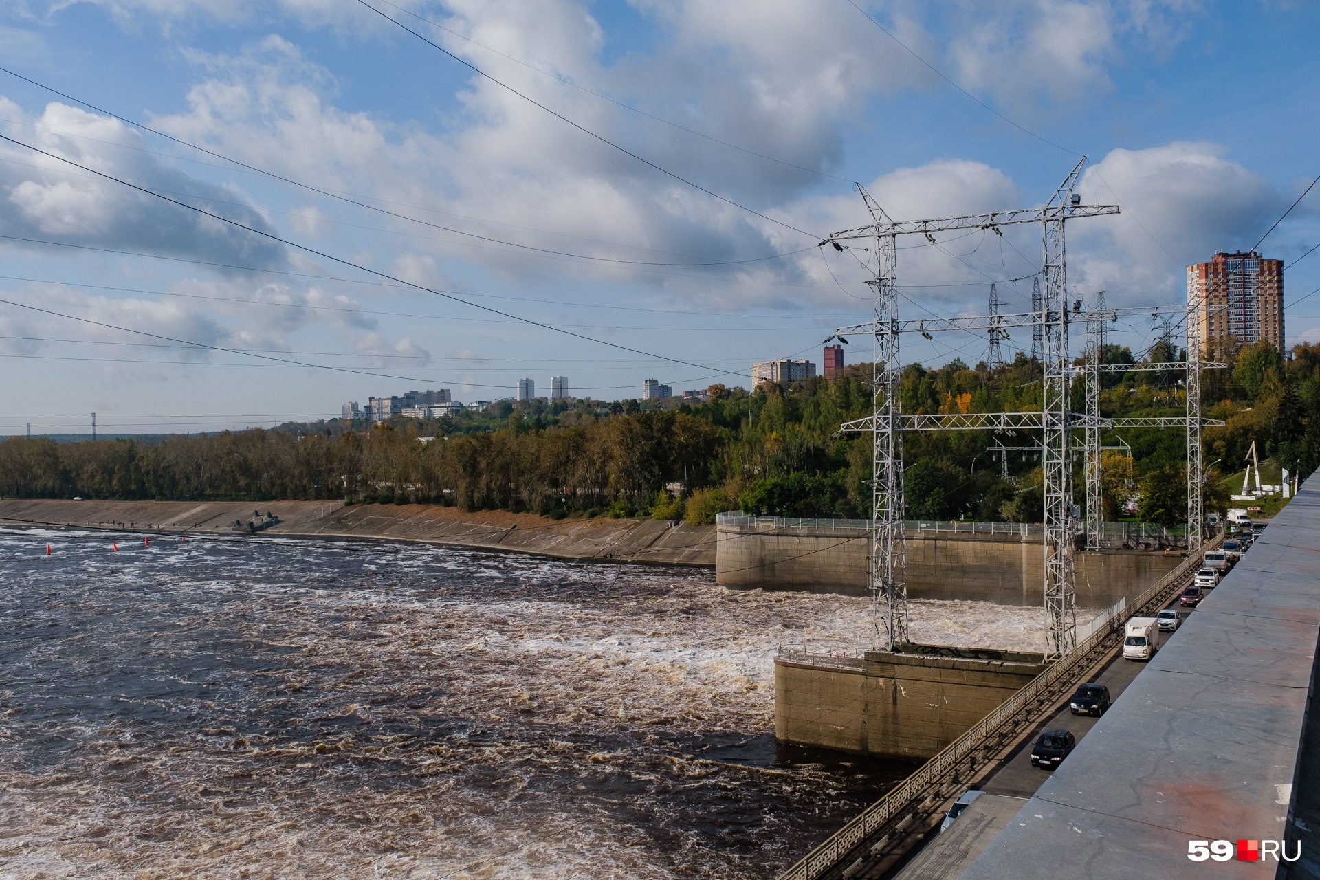 Ежедневно сотни машин проезжают через Камское водохранилище Ежедневно сотни машин проезжают через Камское водохранилище