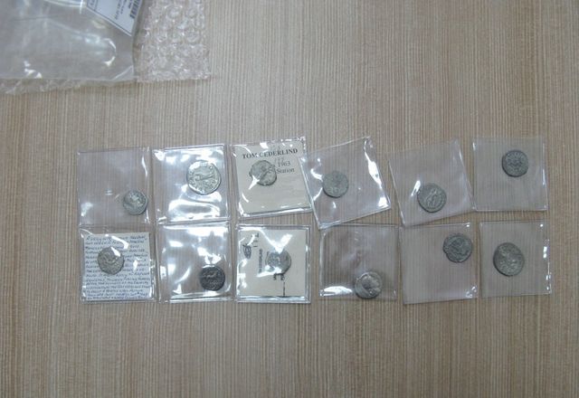 За 12 монет подозреваемый заплатил 24 тысячи рублей За 12 монет подозреваемый заплатил 24 тысячи рублей