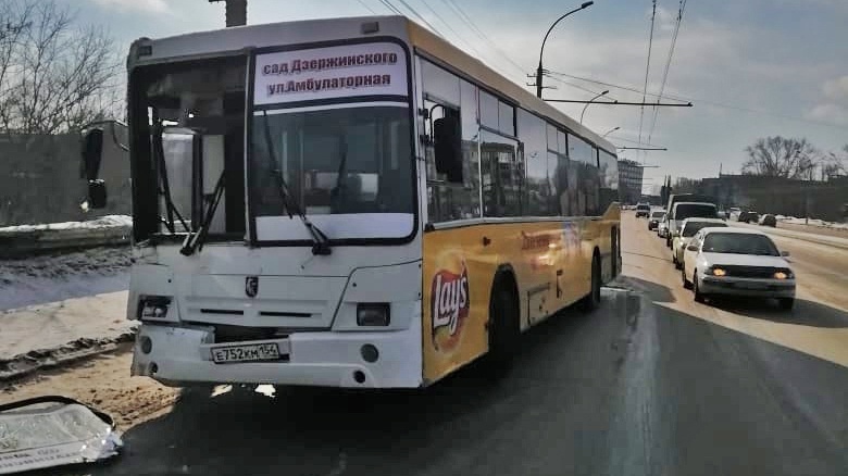 Автобус ехал в сторону площади Маркса Автобус ехал в сторону площади Маркса