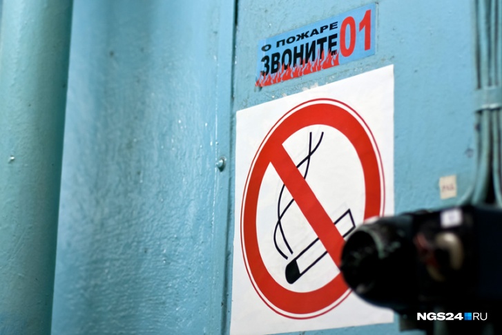 «Антитабачный» закон запрещает курить в парках, скверах и на набережных, но только в специально установленных для этого местах
