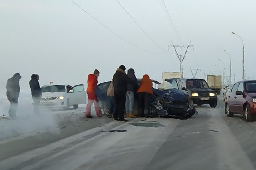 Один из автомобилей развернуло Один из автомобилей развернуло 