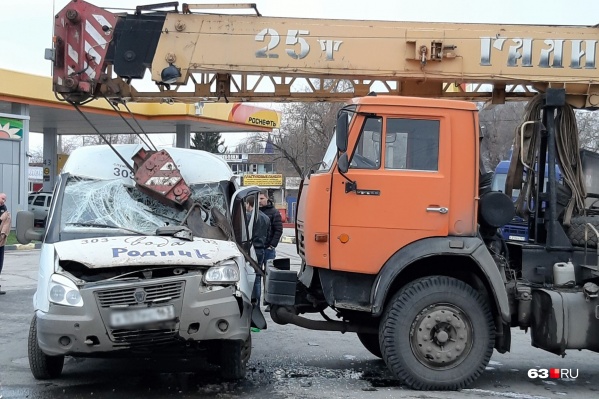 Автомобилю пришлось несладко Автомобилю пришлось несладко